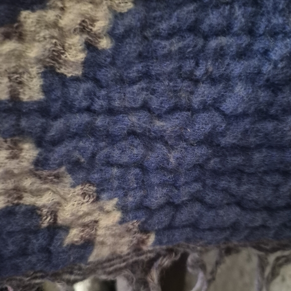 Aritzia Wilfred Blanket Scarf 33"X51" Reversable - Picture 6 of 6